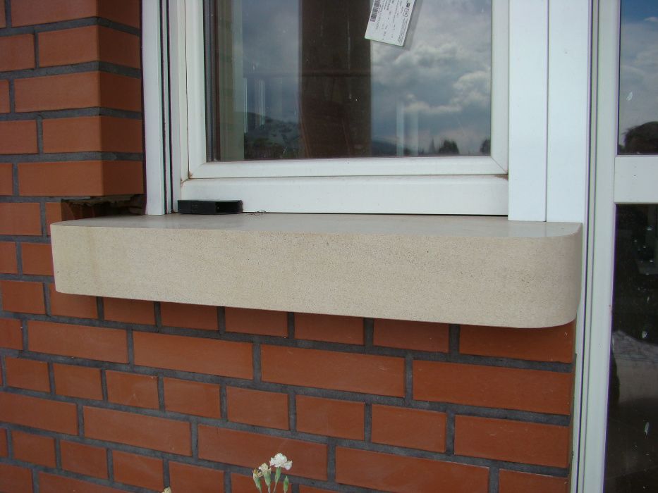 Kamienne parapety z piaskowca Długopole - wymiar, polerowane, trwałe