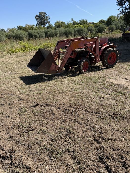 Kubota b7001 4x4 com pa frontal