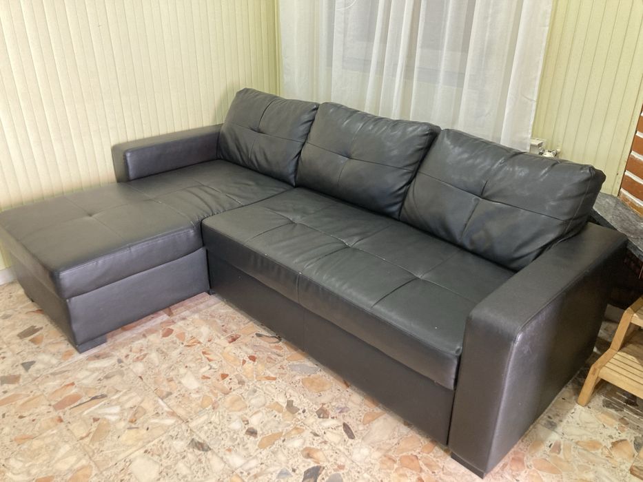 Sofá-Cama Preto Usado