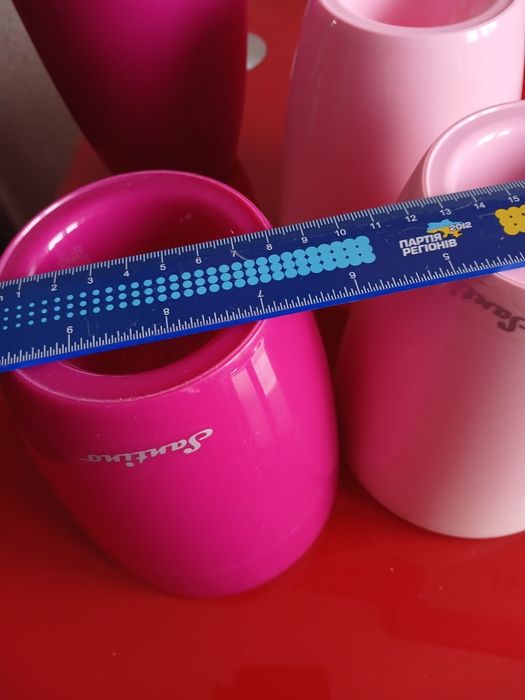 Кольорові вазони для квітів