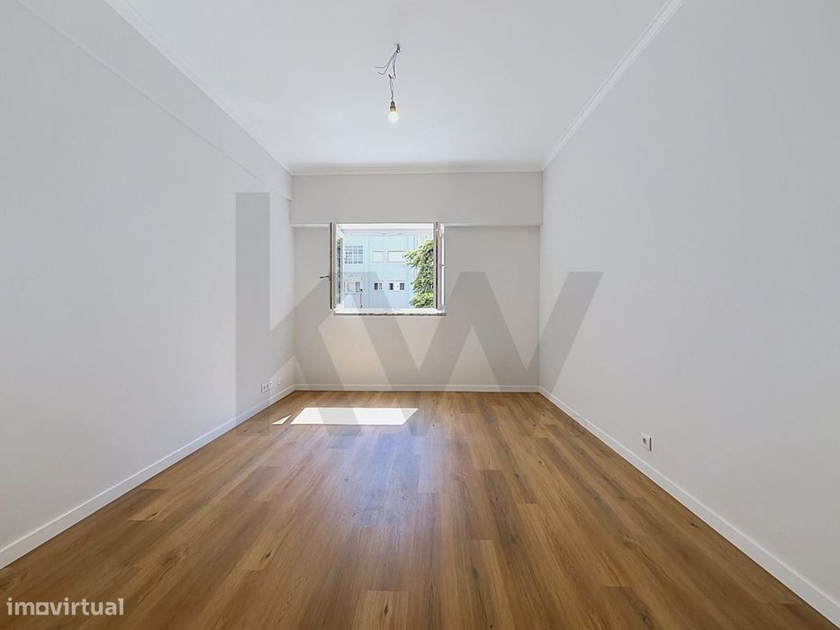 Apartamento T2 Totalmente Renovado, a Estrear — Campo de Ourique