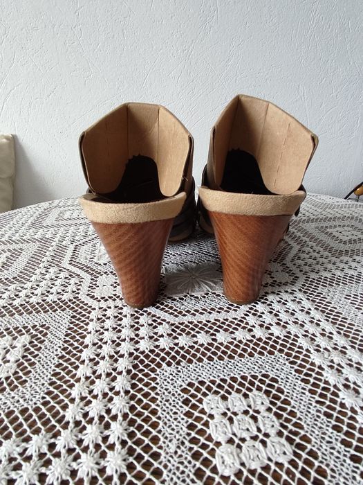 Clarks klapki skórzane  40