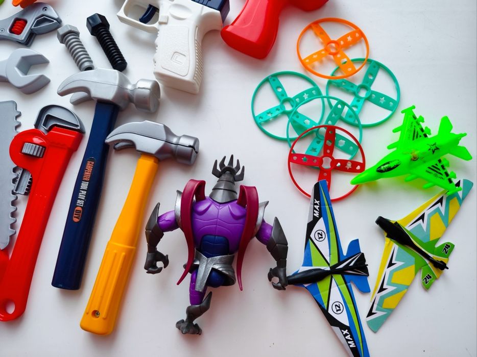 Іграшки інструмент, пістолети