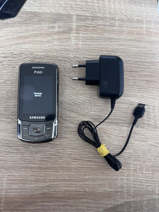 Телефон samsung b 5702