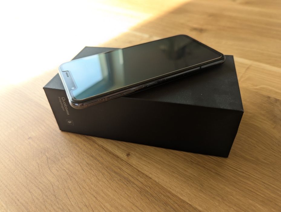 Smartfon LG G8s zestaw
