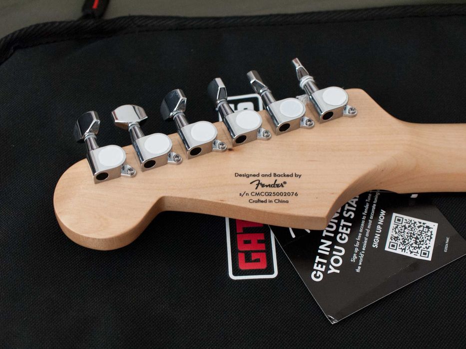 Squier Stratocaster + Seymour Duncan SSL-4 Quarter Pound + Saco Gator