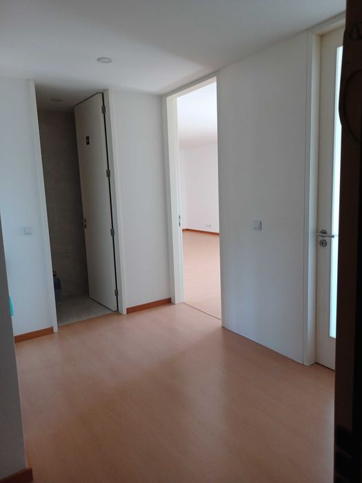 Apartamento T3 para arrendamento na Rua Tenente Valadim