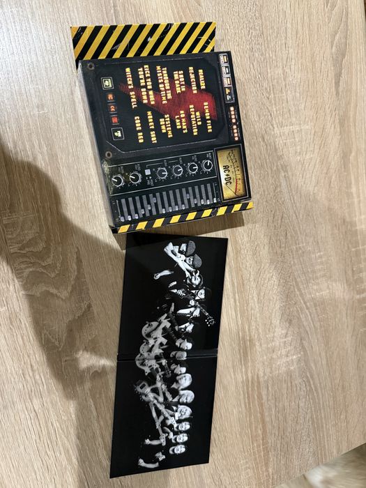 AC/DC  Power Up Box de Luxe z oswietleniem