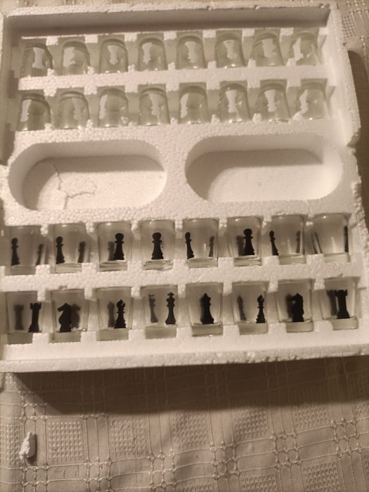 Imprezowe szachy na kieliszki 32 sztuki