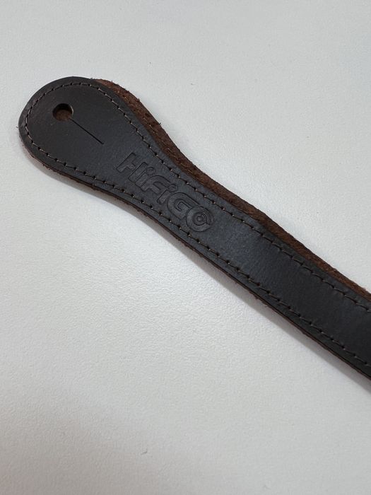 Fita de pele para suporte de IEM no pescoço, novo sem uso!