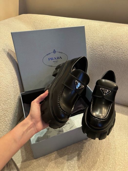 Лофери Prada нові, ~ 37/38 розмір