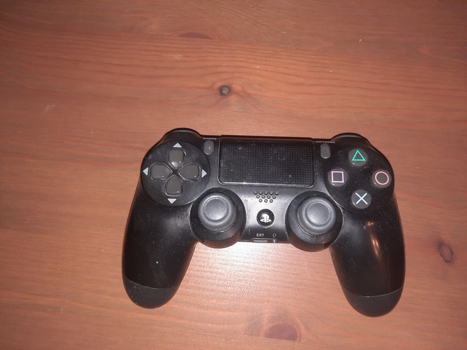 Konsola PlayStation 4 pro 1tb + 2 pady Dualshock