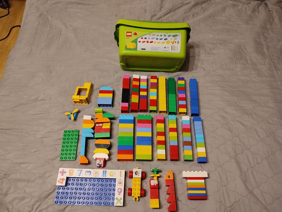 LEGO DUPLO kilka zestawów) 222 el. + gratis duża podstawka