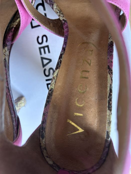 Sandalias  de tiras em pele novas