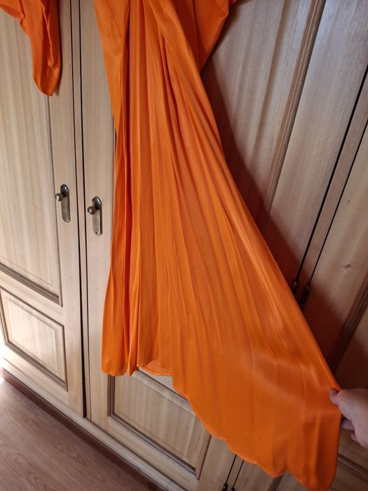 Vestido laranja de cetim Sfera, novo ainda com etiqueta