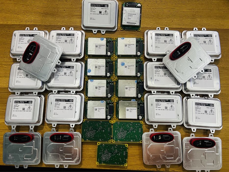 Блок фары Opel Insignia 5dv 009 720-00; 177310-30AA hella