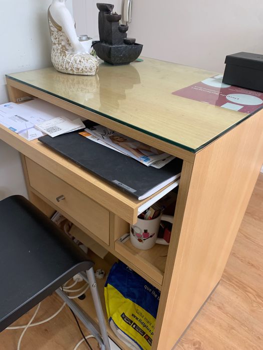 Balcão loja em madeira + cadeira + caixa registadora