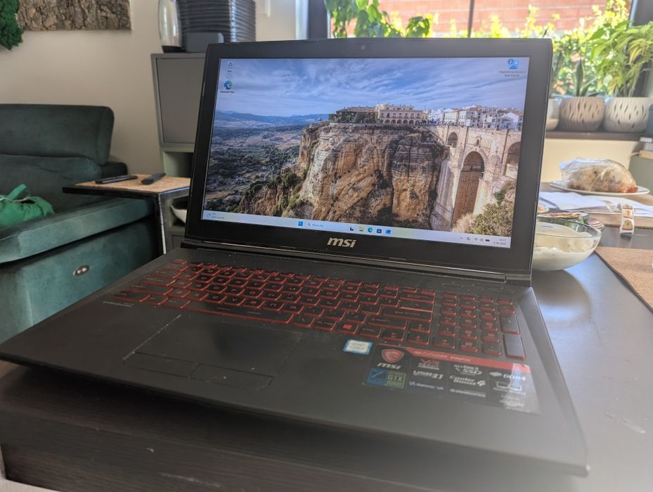 Laptop MSi GL62MVR 7RFX / Intel i7-7700HQ / GTX 1060 / 16GB RAM / 256GB SSD / Windows 11 / CZYTAJ OPIS!