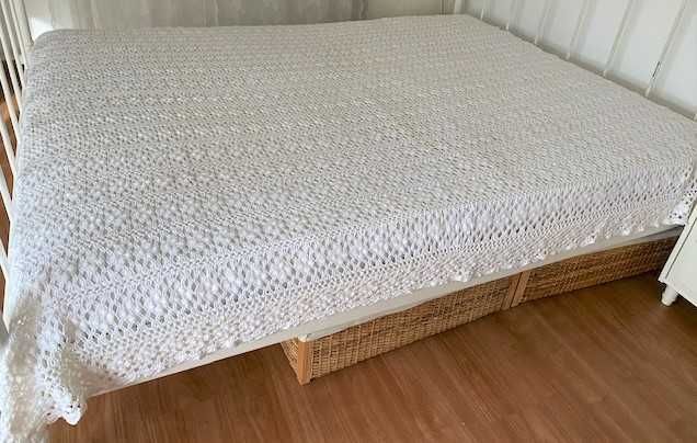 Colcha de renda feita à mão