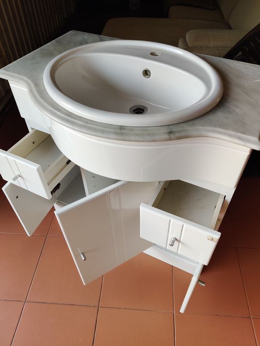 Vendo móvel com lavatório para casa de banho