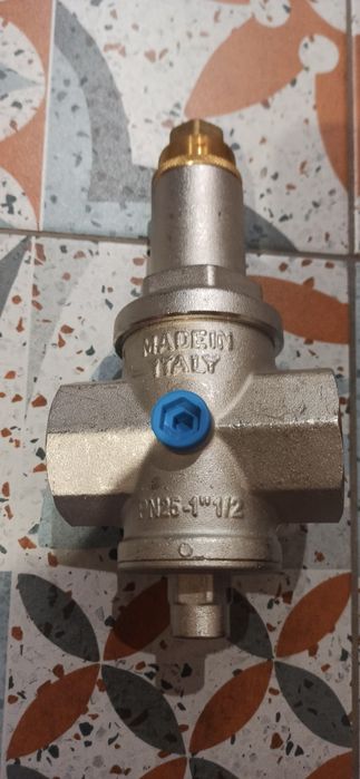 Редуктор тиску води2шт