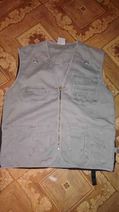 Продам охотничью мужскую жилетку