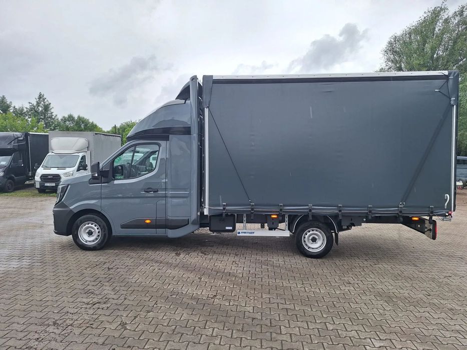 Renault Master  "Międzynarodówka" z tylnym spaniem 8 palet z windą