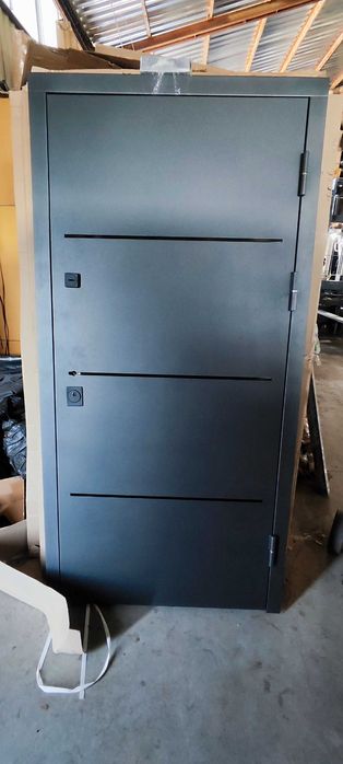 Монтаж вхідних дверей і продаж