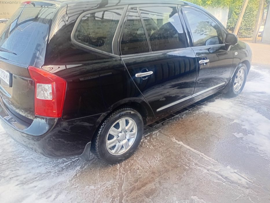 Продам автo Kia Carens 2008 года газ/бензин ,комфортний симейний автомобиль