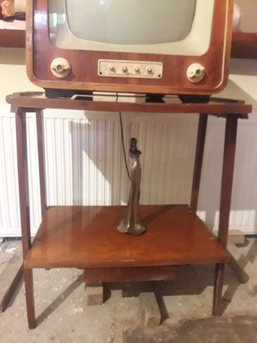 Dwa stoliki pod telewizor z okresu PRL