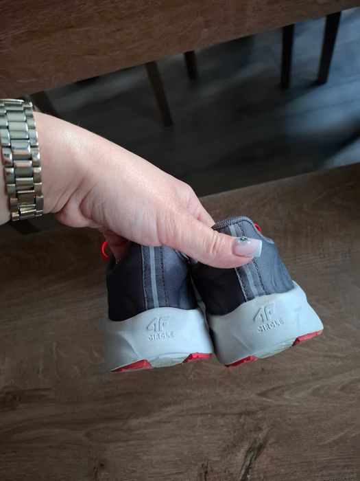 Buty sportowe sneakersy 33 chłopięce 4f