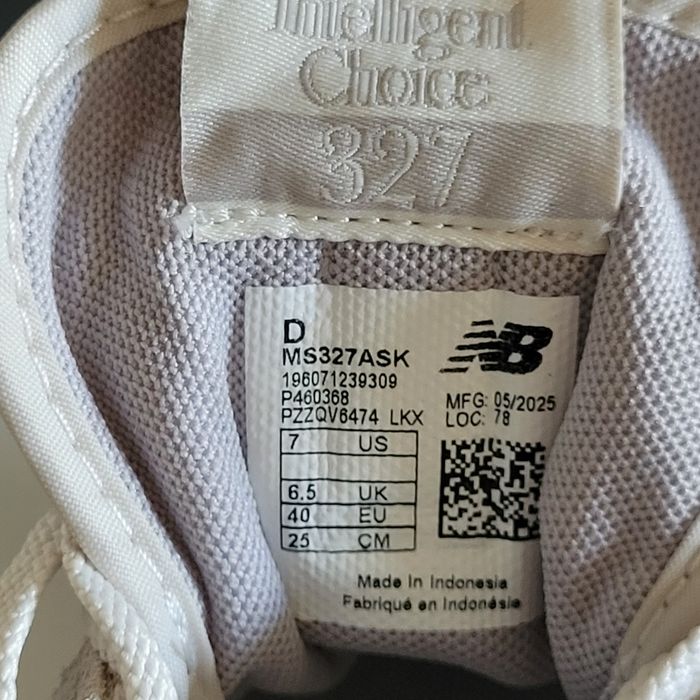 Damskie sneackersy New Balance model 327 rozmiar. 40