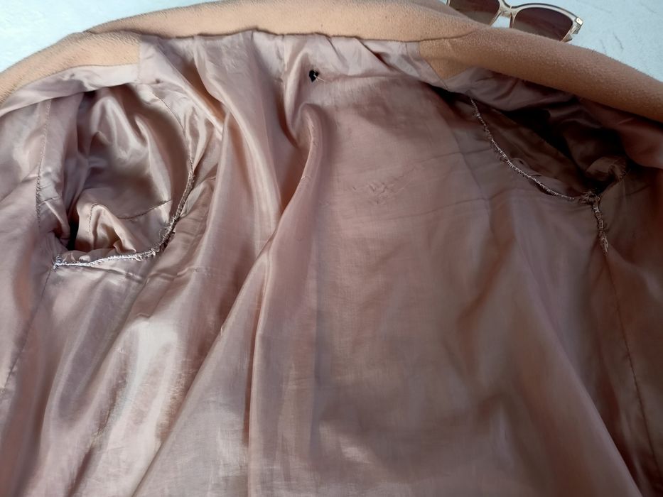 Beżowy płaszcz damski