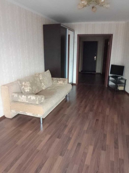 Продам 1 кімн. квартиру по вул. Срібнокільська. 50 кв.м. 79000