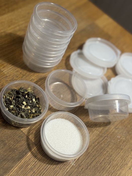 Zestaw (10szt) małych pojemników