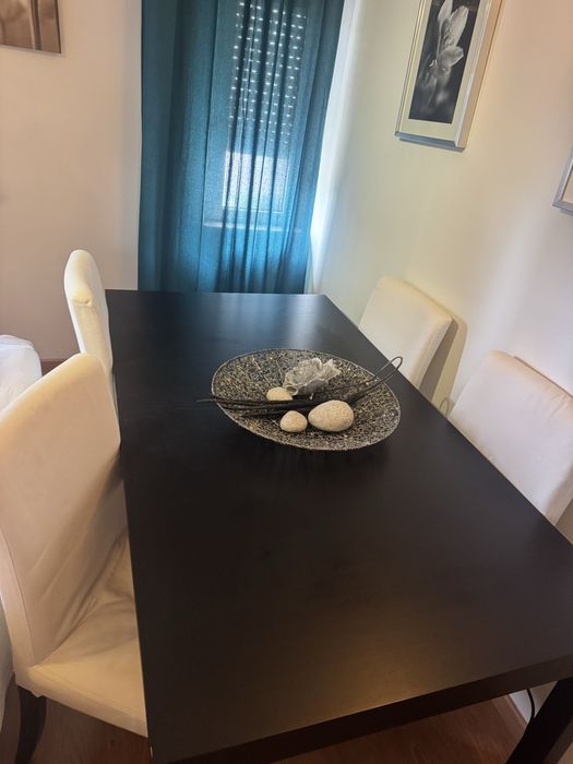 Mesa ikea com 4 cadeiras forradas