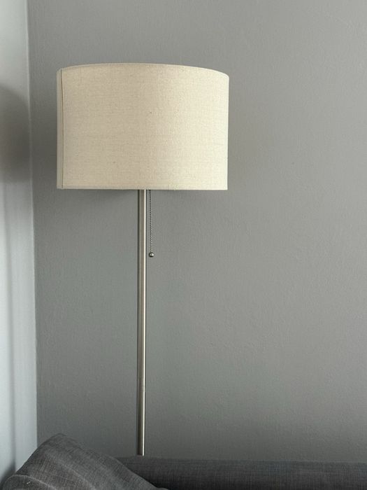 Lampa podlogowa Jysk