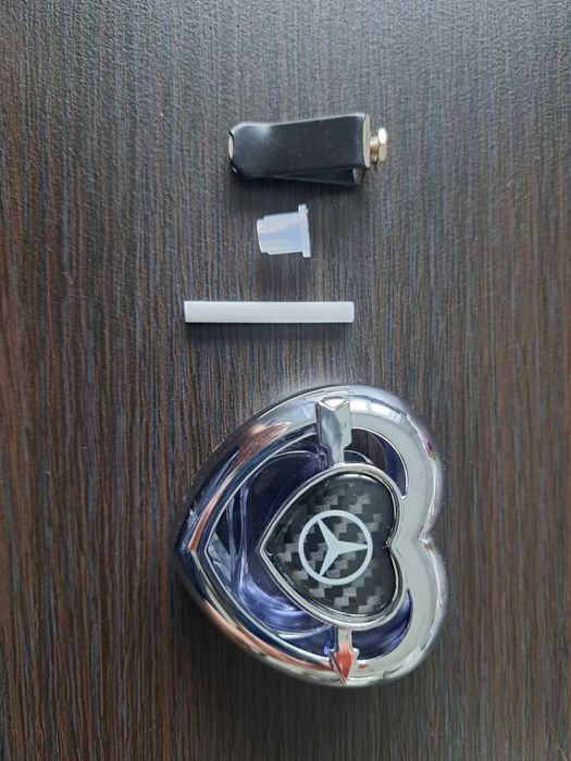 Zapach odświeżacz perfum samochodowy serduszko z logo Mercedesa