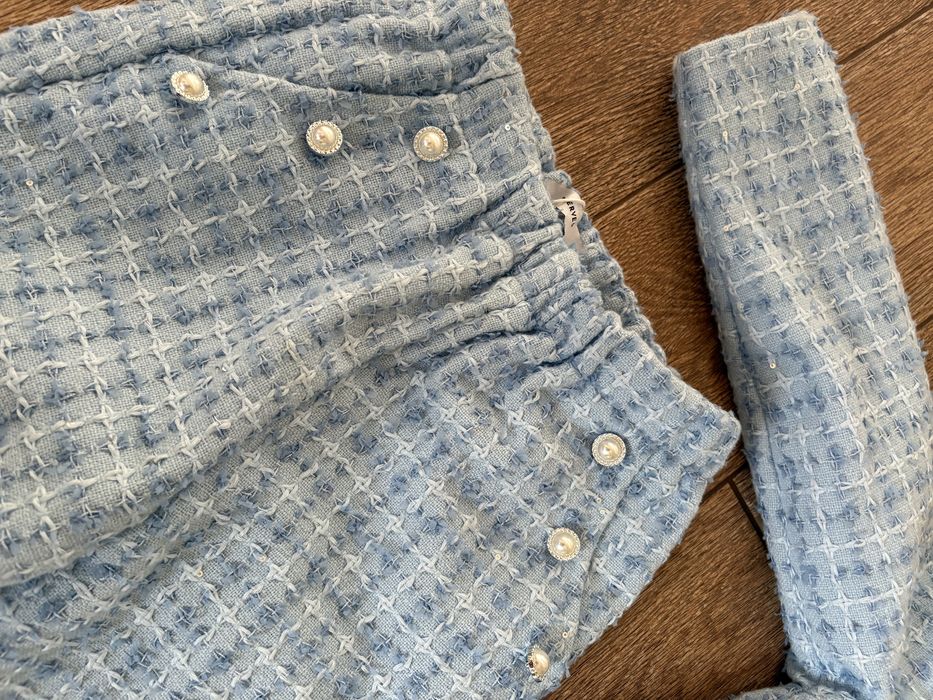 Твідовий костюм на дівчинку