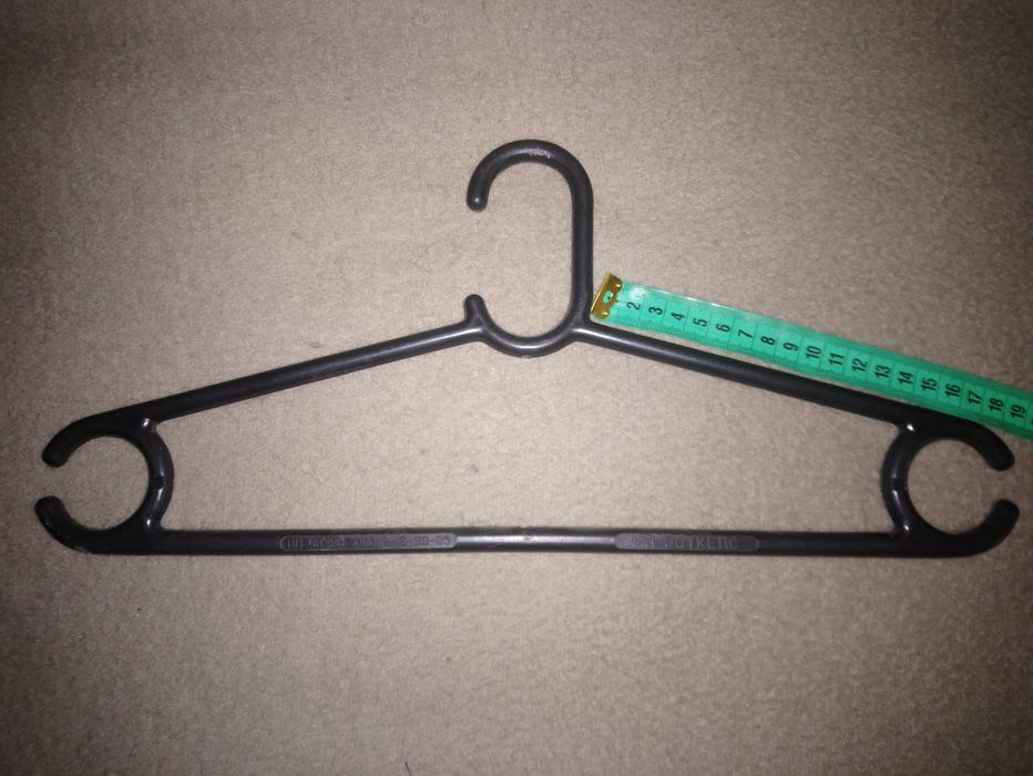 Продам вешалки для одежды .