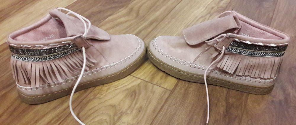 Buty z frędzelkami 36