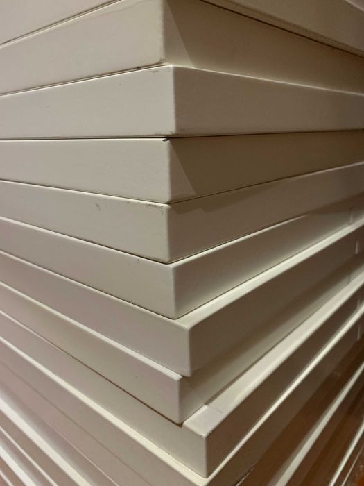 prateleiras com respetivo suporte