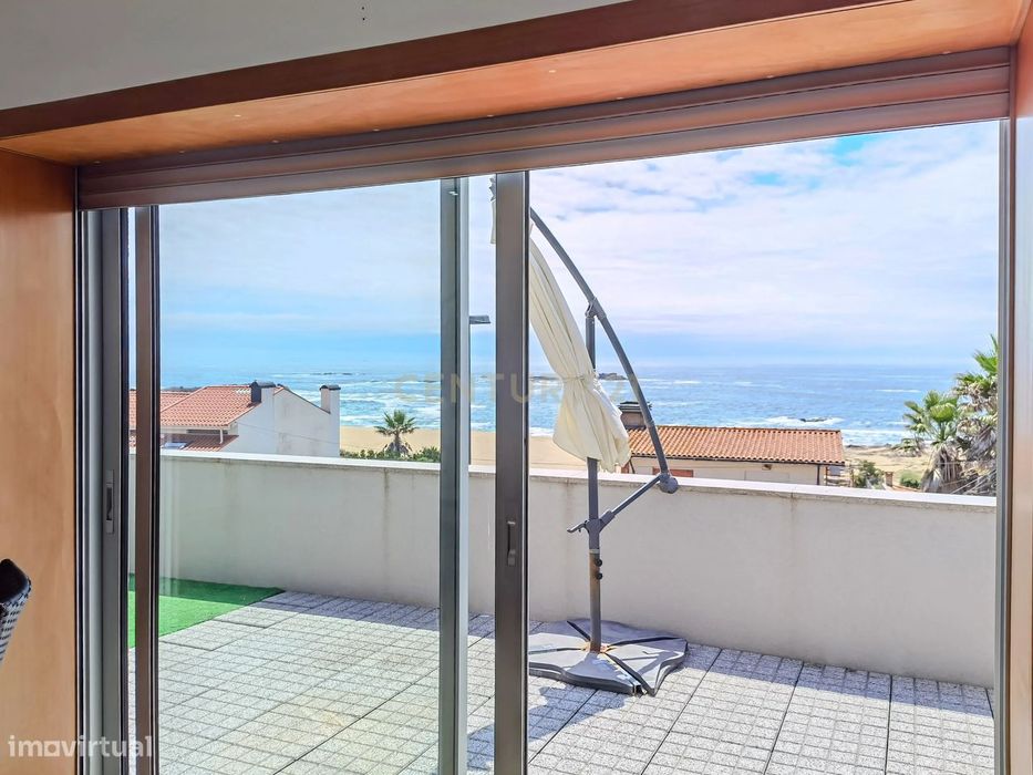 Venda de propriedade raiz de T1 com Vista Mar em Matosinhos - COM RESE