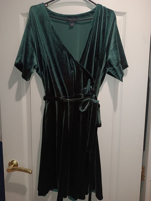 РАСПРОДАЖА! РОЗПРОДАЖ. Плаття, великій вибір. Різні розміри і фасони.