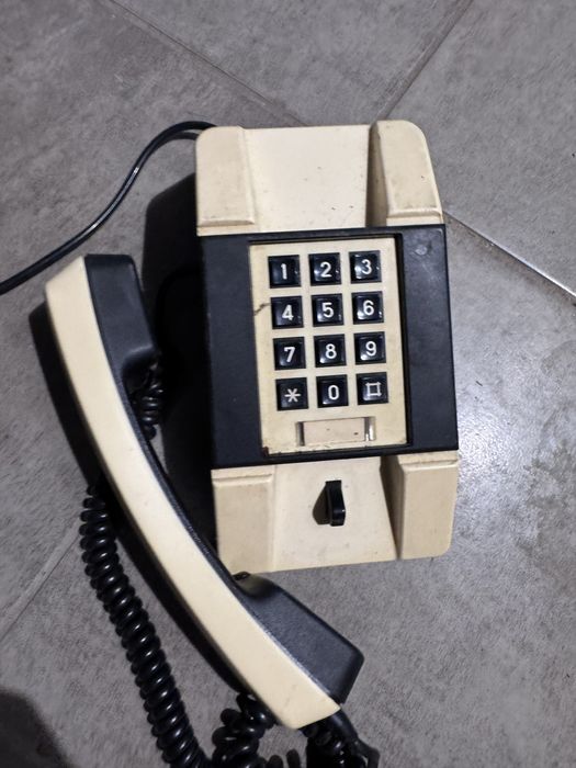 RWT Bratek telefon z guzikami PRL retro unikat ładny stan ostatni 1993