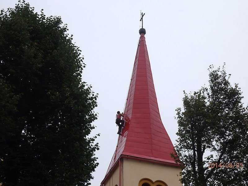 Malowanie dachów pokrytych dachówką, blachą, gontem. Prace dekarskie