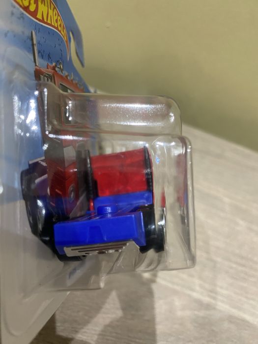 Продам Hotwheels Optimus prime