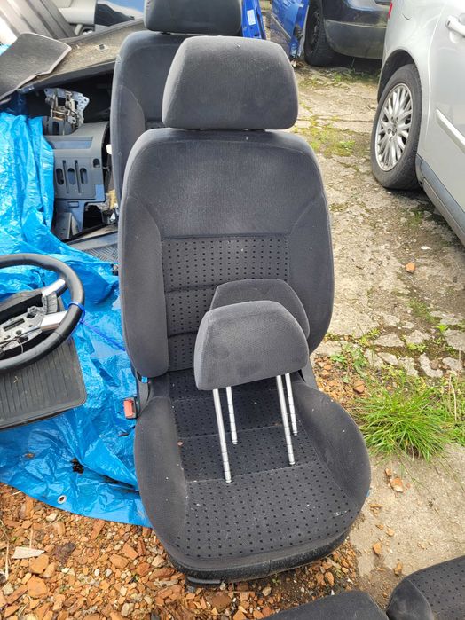 fotele tapicerka golf IV 5D welur ładna komplet