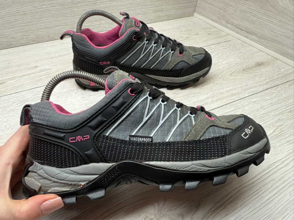 Трекінгові кросівки