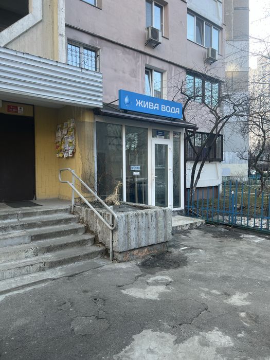 Здається приміщення з водою, 2 кімнати. Позняки за тц Піраміда вул Мишуги 3